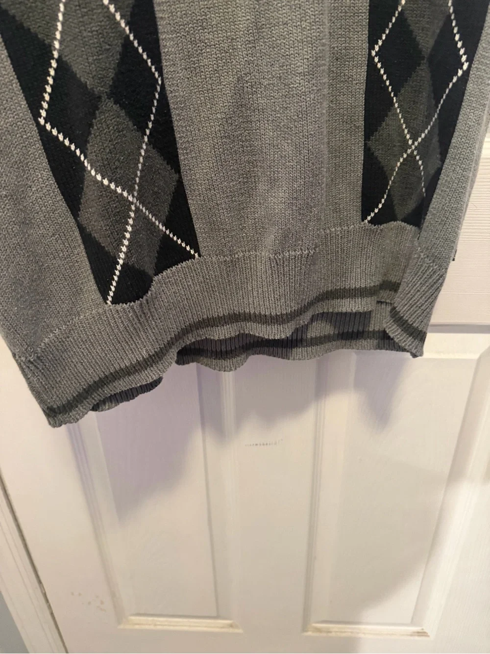 Jordan Men’s Grey Argyle V-Neck Sweater Vest